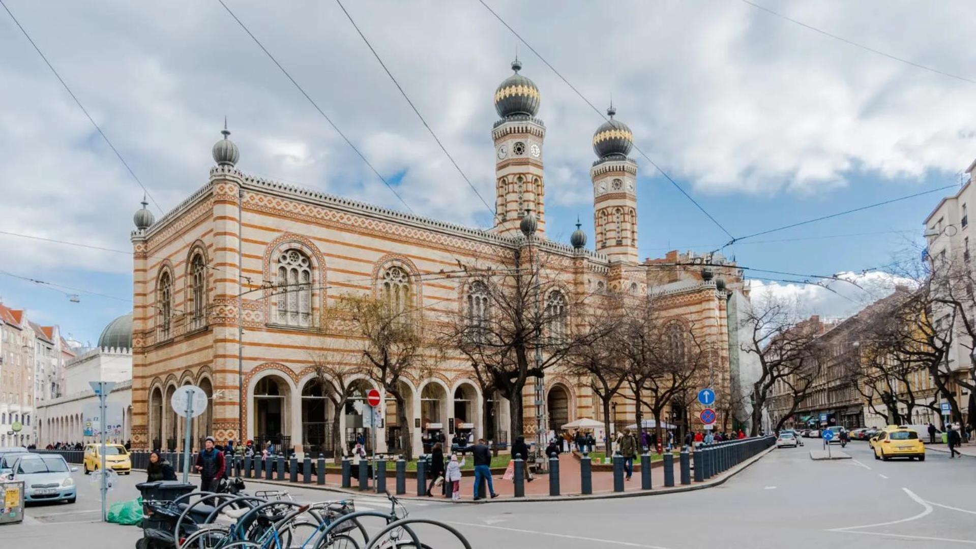 Colorful Apartment Next To Gozsdu And Synagogue Budapest Exterior photo